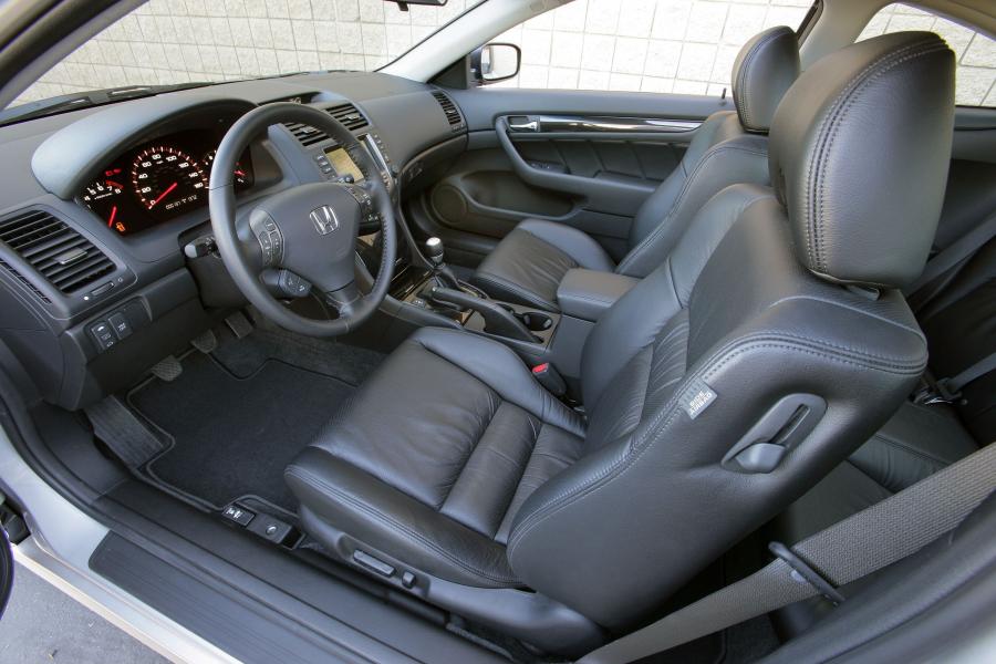  Honda Accord Coupe 2006 года  (US) (фото 5 из 18)